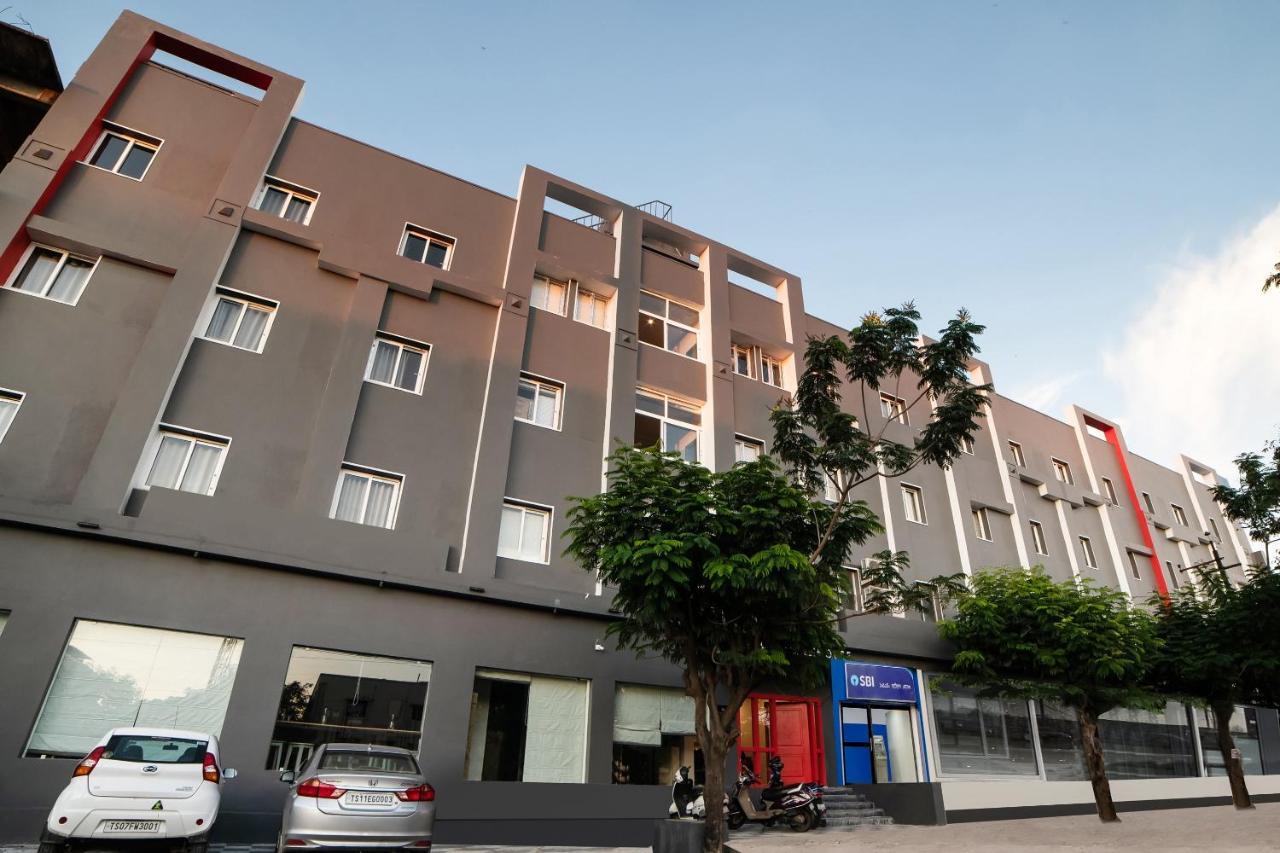 Hotel Townhouse Ss Aero Prime à Shamshabad Extérieur photo